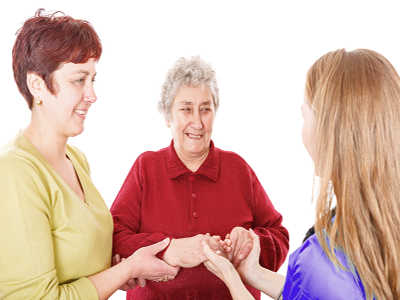 caregiver convivente con anziana e familiari a biella