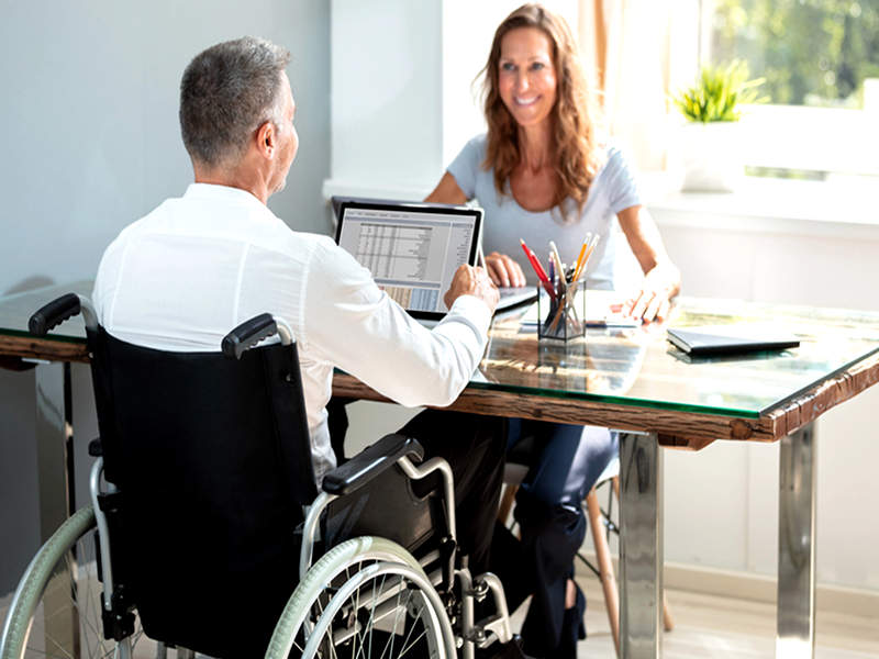 assistenza diurna per uomo disabile