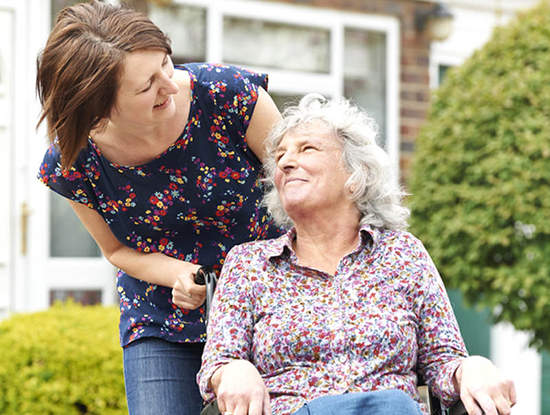 caregiver con contratto a ore