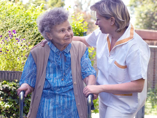 donna disabile con assistente familiare non convivente