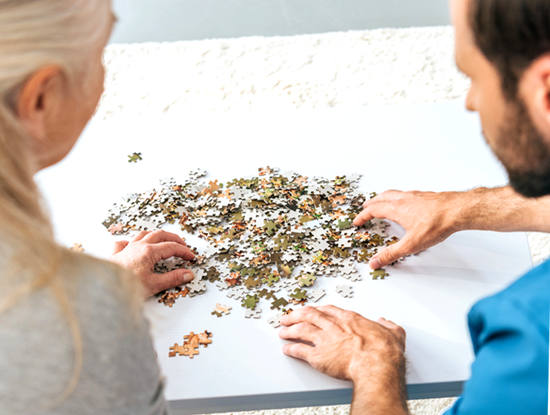 infermiere privato per anziani con disfunzioni cognitive